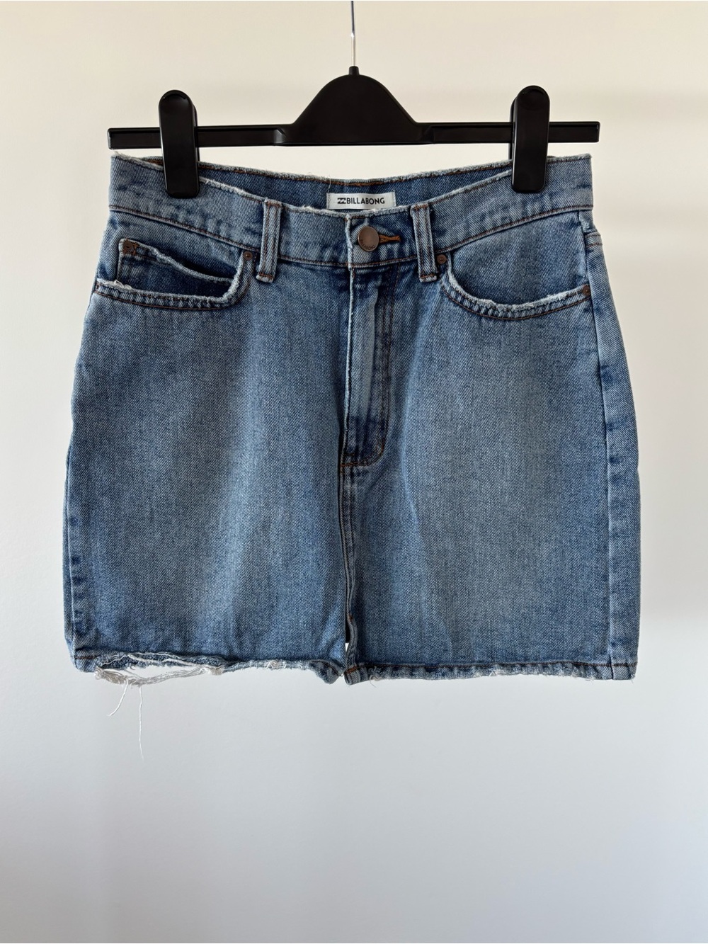 | Billabong | Lightly Distressed Denim Jean Mini Skirt size 27